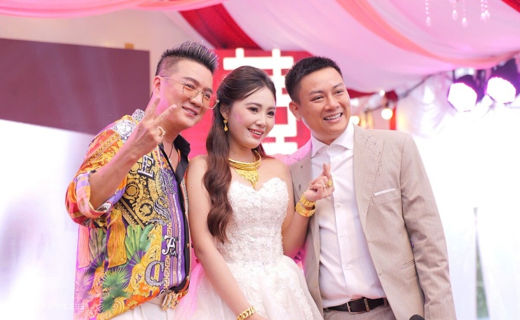 Đàm Vĩnh Hưng và đồng nghiệp chúc phúc Hoài Lâm - 1