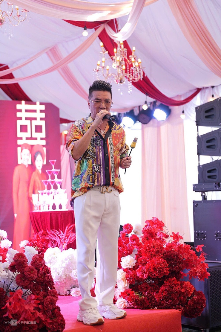 Đàm Vĩnh Hưng và đồng nghiệp chúc phúc Hoài Lâm - 4
