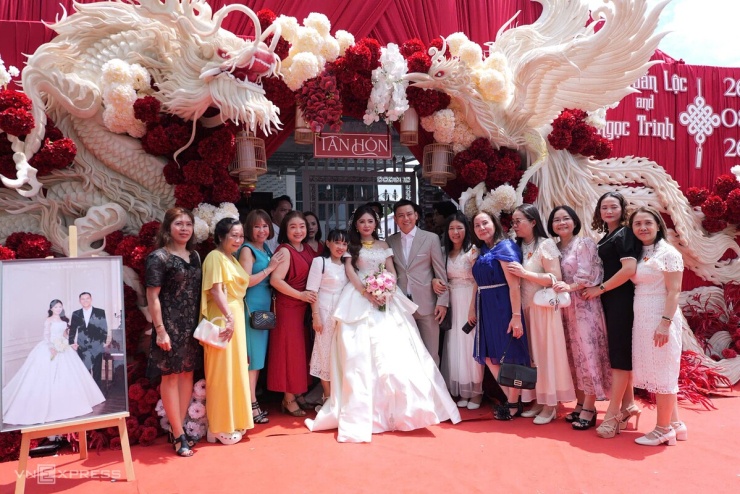 Đàm Vĩnh Hưng và đồng nghiệp chúc phúc Hoài Lâm - 9
