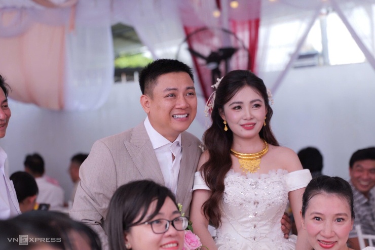 Đàm Vĩnh Hưng và đồng nghiệp chúc phúc Hoài Lâm - 8