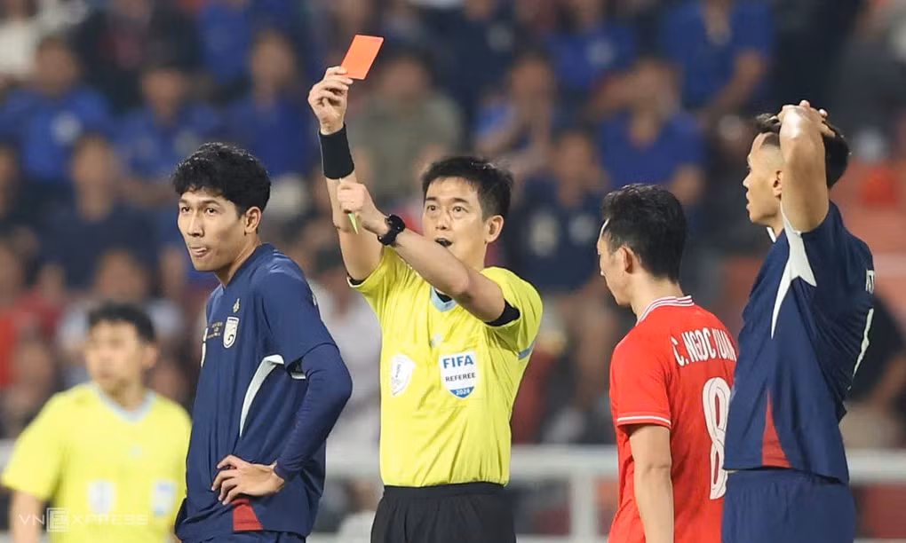 Weerathep dính thẻ đỏ ở chung kết ASEAN Cup 2024