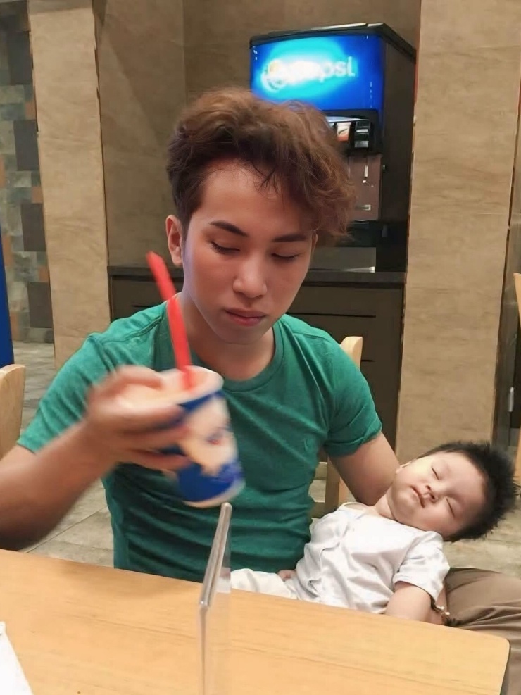 Ảnh sao 7/10: Khả Ngân 'vác' bụng bầu đi sự kiện - 8