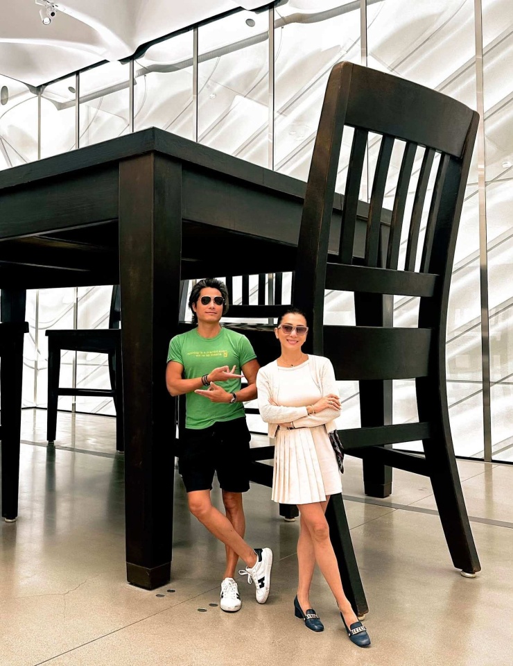  MC Nguyễn Cao Kỳ Duyên và chồng tại Mỹ. Ảnh: FBNV