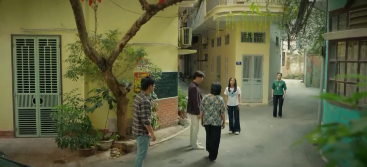 Mẹ của Phương và mẹ của Khánh bàng hoàng trước bí mật năm xưa. Ảnh VTV