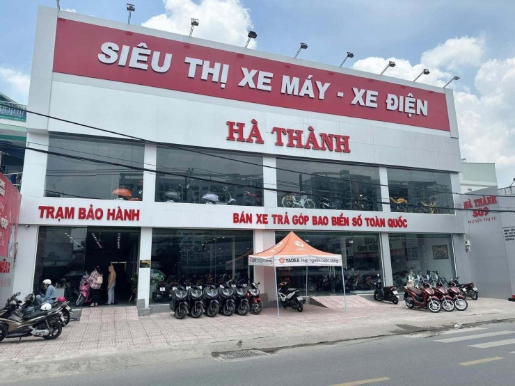 Cửa hàng đổ sụp, xe máy biến dạng chất đống cao 3 m sau cháy - 11