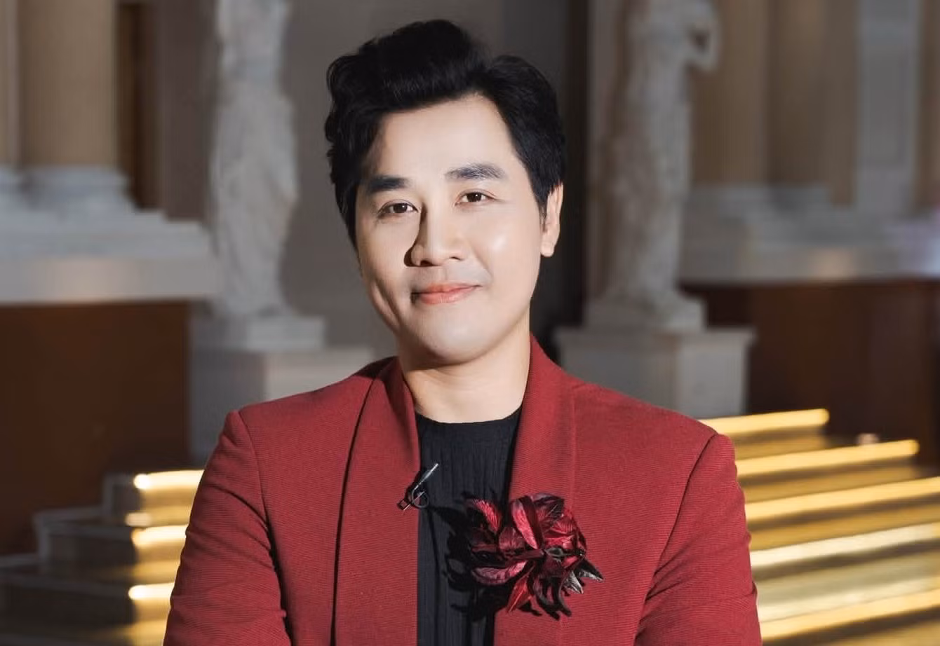 MC Nguyên Khang đồng hành Vì bạn xứng đáng trong mùa phát sóng mới.