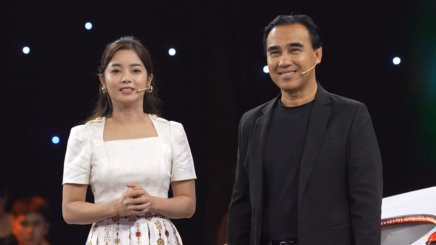 MC Quyền Linh đã gắn bó với thời gian dài với chương trình.