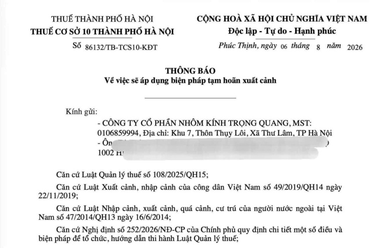 Chị Thu Hương bỗng dưng nhận được thông báo tạm hoãn xuất cảnh vì một công ty mạo danh mà chị không hề hay biết. Ảnh: V.LONG