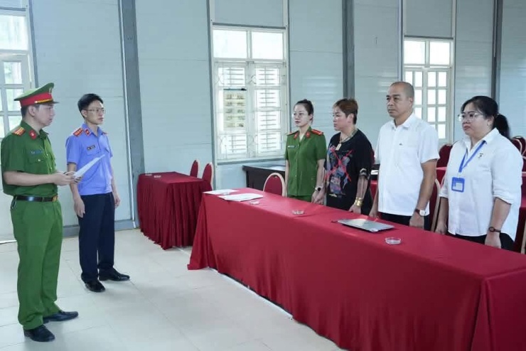 Cơ quan Cảnh sát điều tra Công an tỉnh Sơn La thi hành các quyết định tố tụng đối với Nguyễn Thị Thảo (Tiktoker Thảo Ràn Ri). Ảnh:CACC