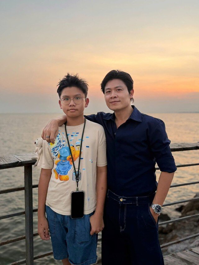 Nhạc sĩ Nguyễn Văn Chung và con trai.