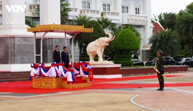 Lễ đón Thủ tướng Lê Minh Hưng thăm chính thức CHDCND Lào - 4