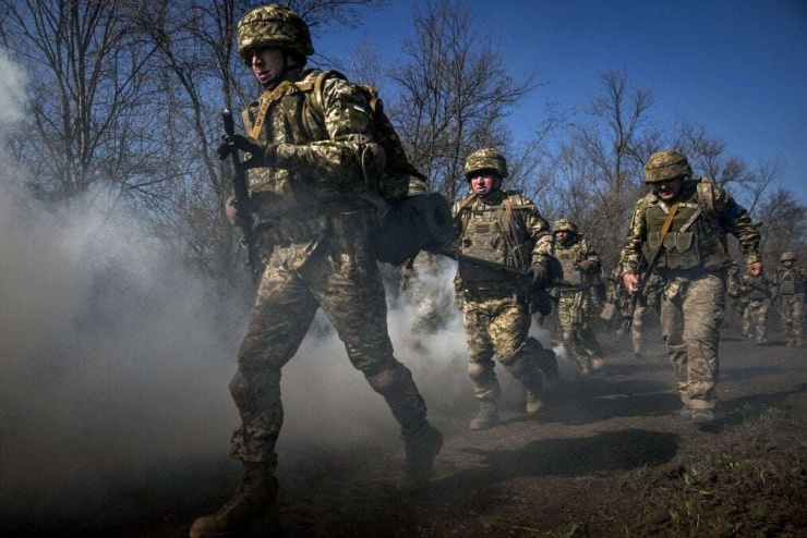 Các tân binh Ukraine hành quân. Nguồn: Getty Images&nbsp;