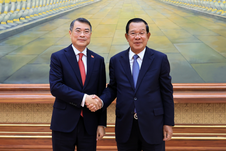 Thủ tướng Lê Minh Hưng hội kiến Chủ tịch Đảng Nhân dân, Chủ tịch Thượng viện Campuchia Hun Sen. Ảnh: Chính phủ