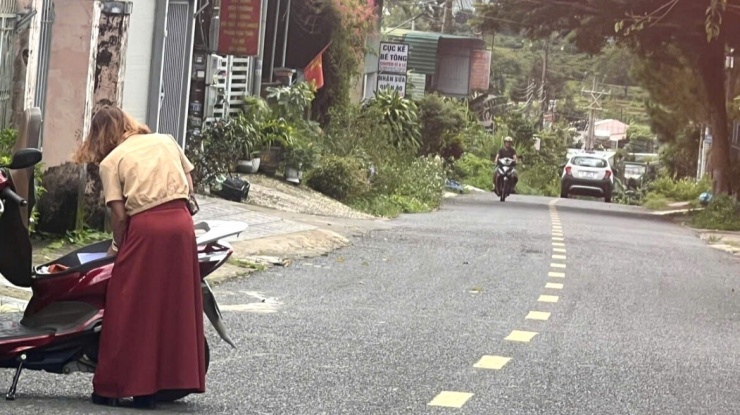 Đường Yên Thế, phường 2 Bảo Lộc - nơi bà Nguyễn Thị Trinh nhặt được cọc tiền.