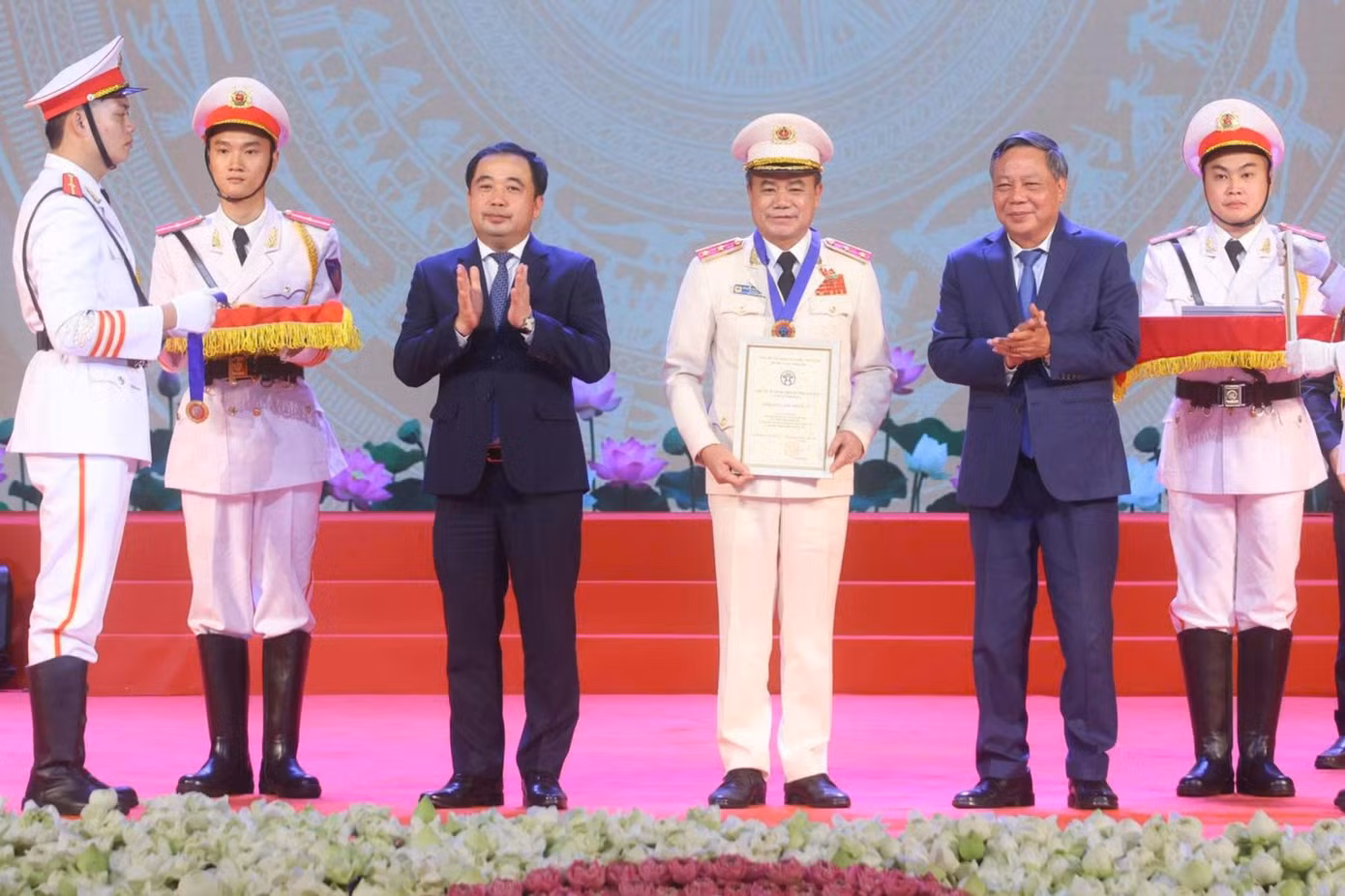 Trung tướng Nguyễn Thanh Tùng được vinh danh “Công dân Thủ đô ưu tú” năm 2026.