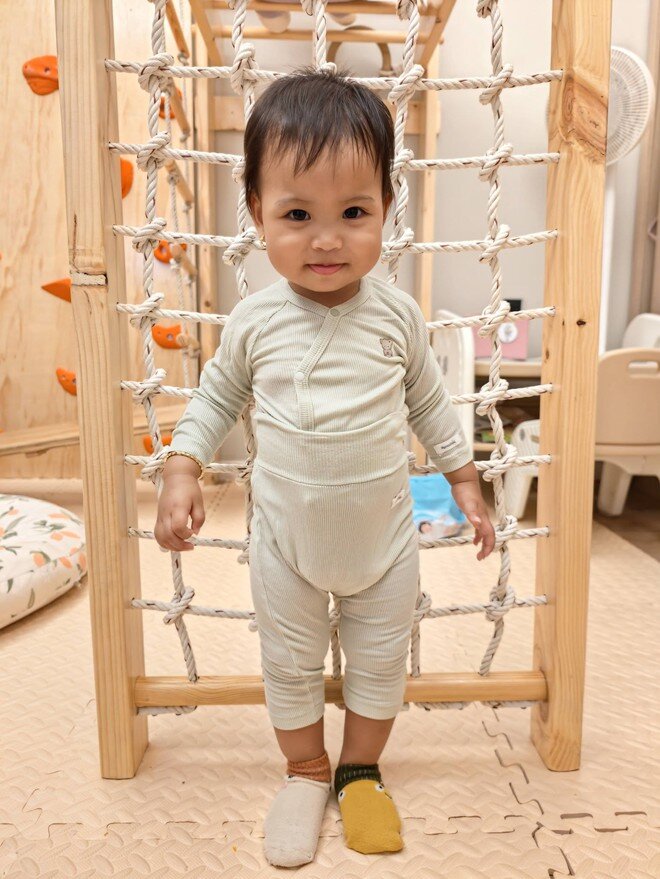 Con gái H'Hen Niê mới 1 tuổi đã cao 80 cm, được nhận xét 'mặt giống bố, chân dài như mẹ' - 2