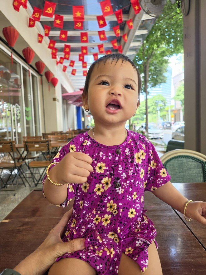 Con gái H'Hen Niê mới 1 tuổi đã cao 80 cm, được nhận xét 'mặt giống bố, chân dài như mẹ' - 5