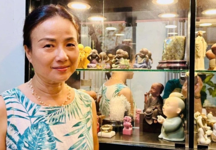 Hình ảnh PGS Yến Chi ngoài đời, trông bà thật giản dị nhưng vẫn toát lên nét đẹp khiến nhiều người ngưỡng mộ. (Ảnh: FBNV)