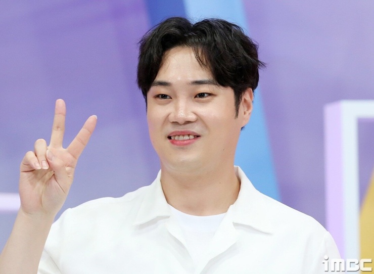 Nam ca sĩ Yoo Jae Hwan. Ảnh: iMBC