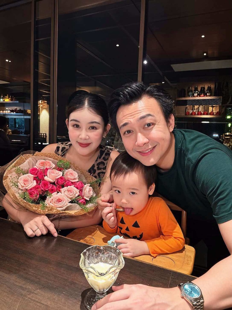 Ảnh sao 12/10: Vợ chồng Ngô Thanh Vân đưa con đi phượt bằng xe đạp điện - 4