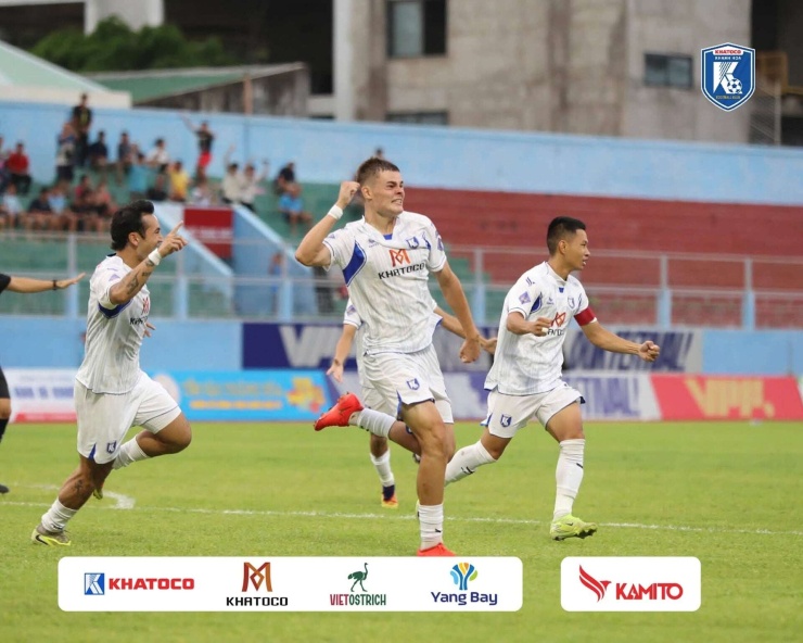 Oleksandr Kurakin toả sáng ngay trong lần đầu ra sân cho Khatoco Khánh Hoà. Ảnh: Khatoco Khánh Hoà.
