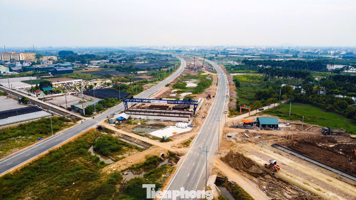 Tính đến đầu tháng 10, các nhà thầu đã thảm bê tông nhựa khoảng 40 km trên tổng số 50,85 km; giá trị thực hiện đạt khoảng 90% hợp đồng. Các nhà thầu đang tập trung nhân lực, máy móc để đẩy nhanh tiến độ.