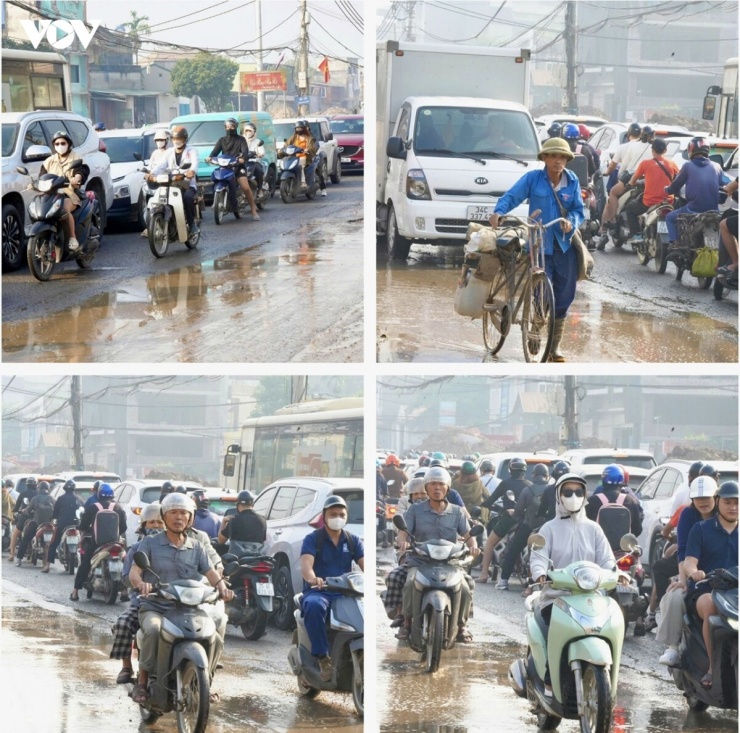 Những lúc giao thông ùn ứ, người dân càng vất vả khi phải di chuyển qua khu vực công trường lầy lội.