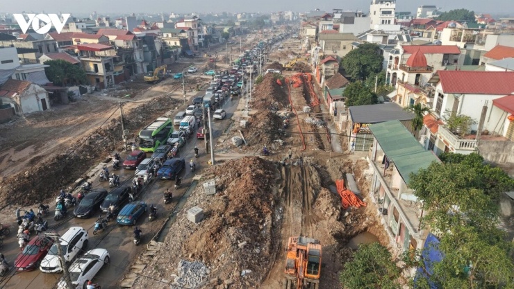 Với người dân thường xuyên lưu thông qua Quốc lộ 6, mong mỏi lớn nhất lúc này là dự án sớm hoàn thành, tuyến đường được cải thiện để việc đi lại thuận lợi, an toàn hơn.