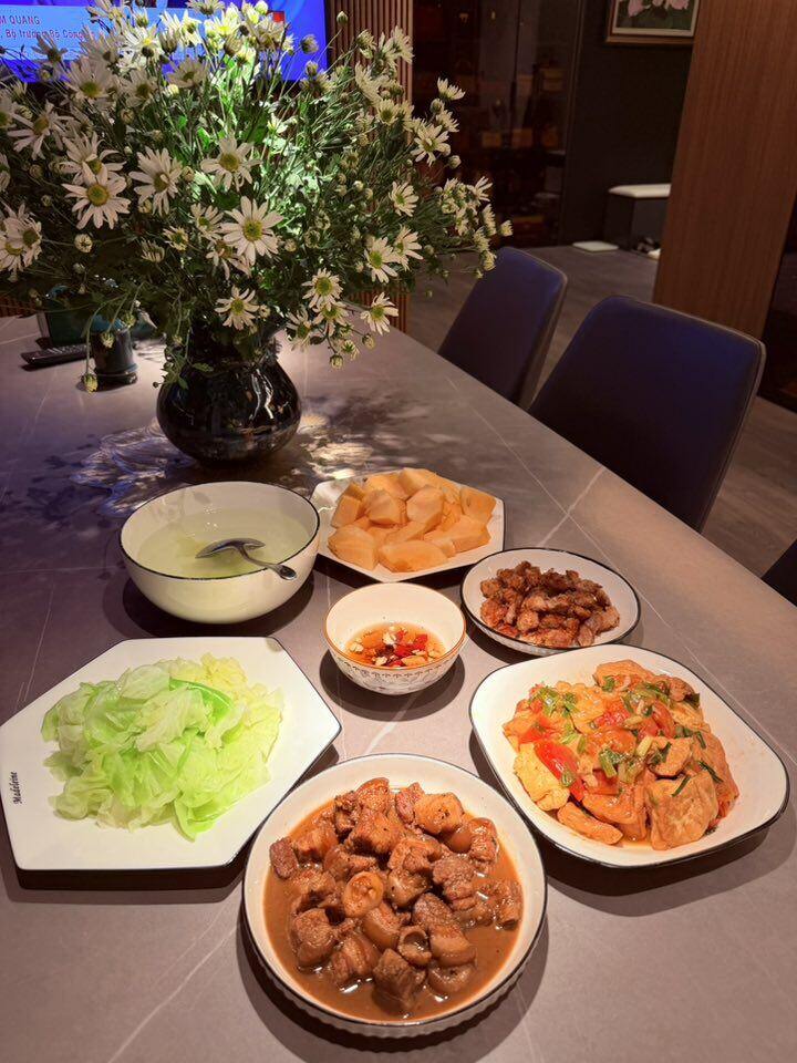 MC từng 'ẵm' 22 triệu đồng khi thi Ai Là Triệu Phú, hiện mang quân hàm Đại úy, khoe loạt mâm cơm gia đình ngon 'nức nở' - 8
