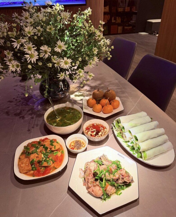 MC từng 'ẵm' 22 triệu đồng khi thi Ai Là Triệu Phú, hiện mang quân hàm Đại úy, khoe loạt mâm cơm gia đình ngon 'nức nở' - 7