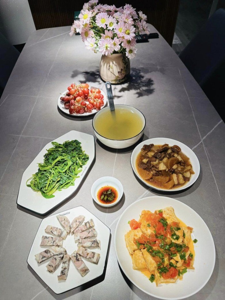 MC từng 'ẵm' 22 triệu đồng khi thi Ai Là Triệu Phú, hiện mang quân hàm Đại úy, khoe loạt mâm cơm gia đình ngon 'nức nở' - 17