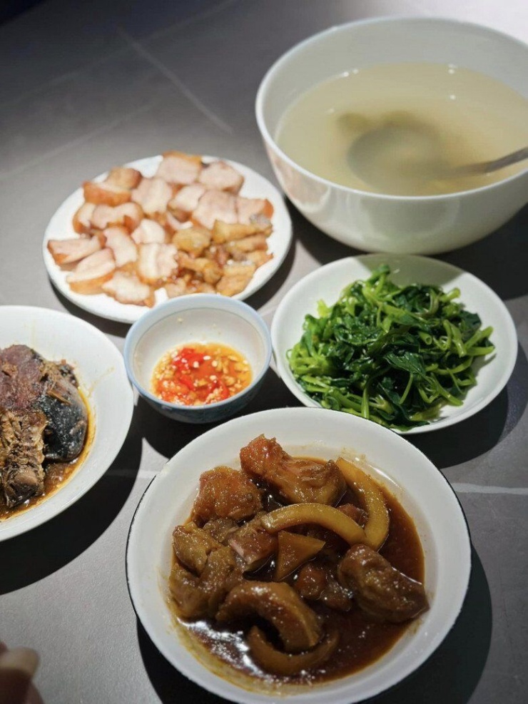 MC từng 'ẵm' 22 triệu đồng khi thi Ai Là Triệu Phú, hiện mang quân hàm Đại úy, khoe loạt mâm cơm gia đình ngon 'nức nở' - 19