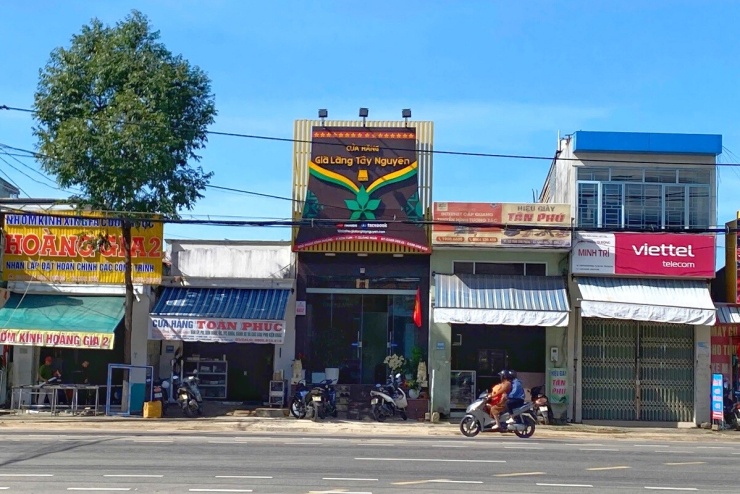 Cửa hàng của Tín lúc sáng 12/10. Ảnh: Chí Linh