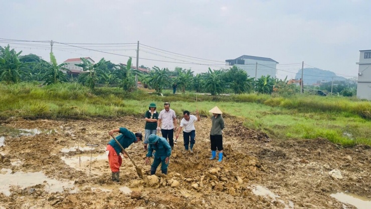 Cán bộ Bảo tàng tỉnh Ninh Bình vẫn đang tiếp tục biện pháp nghiệp vụ khai quật, kiểm kê hiện vật