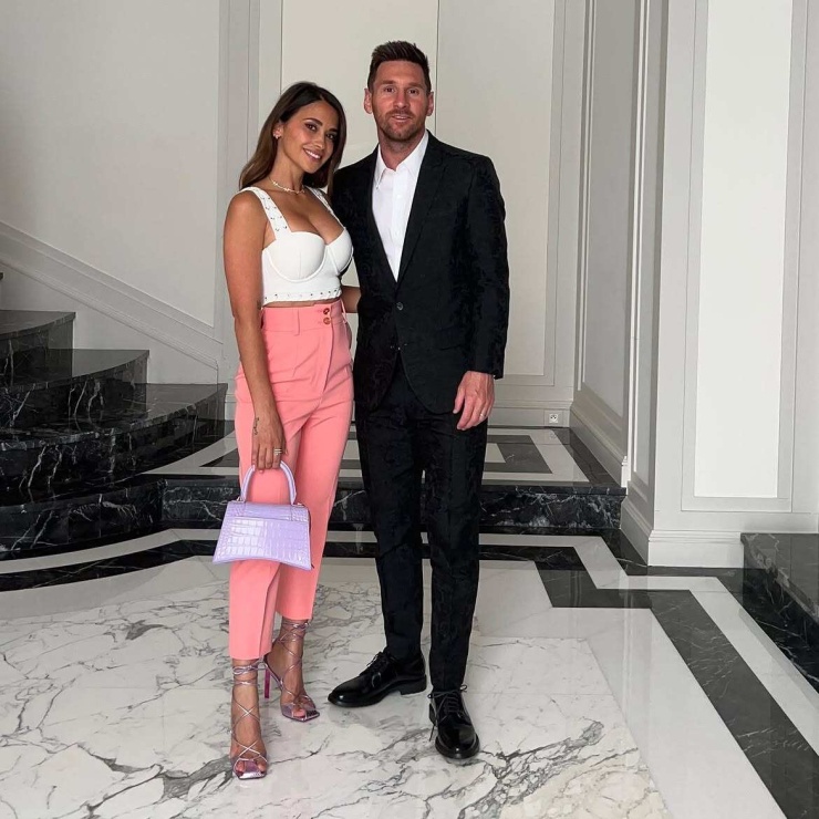 Messi và Antonela bên trong tổ ấm được cho là ở Florida. Ảnh: Instagram