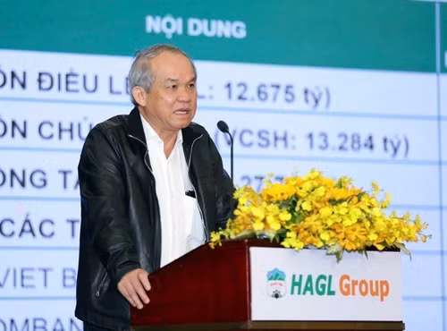 Từng là người giàu nhất trên sàn chứng khoán Việt Nam, bầu Đức đã trải qua giai đoạn khó khăn khi Hoàng Anh Gia Lai gánh khoản nợ lên tới 36.000 tỷ đồng.