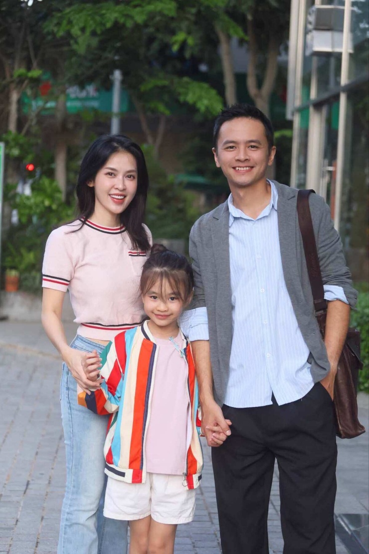 Ảnh sao 13/10: Con gái Mạnh Trường được khen càng lớn càng xinh đẹp - 4