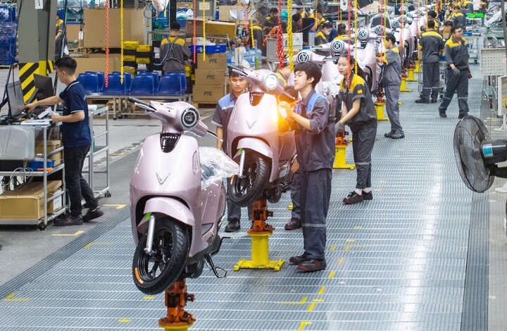 Thế hệ F2 trong gia đình nhiều doanh nhân Việt đã mạnh dạn gánh vác trách nhiệm, tự tin bước vào thương trường với bản lĩnh mới. (Ảnh: Vingroup)