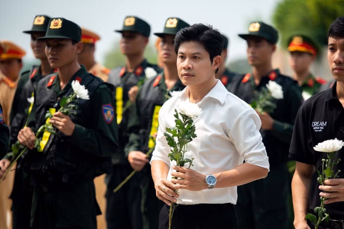 Ca sĩ Duyên Quỳnh kết hợp nhạc sĩ Nguyễn Văn Chung trong ca khúc tri ân liệt sĩ - 2