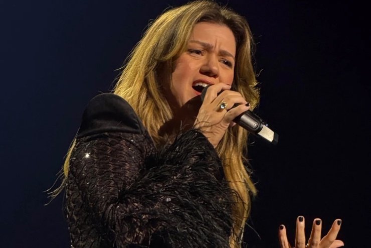 Ca sĩ Kelly Clarkson. Ảnh: Backgrid