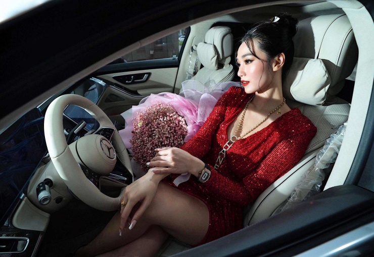 Kháng My tuổi 35 độc thân giàu có.
