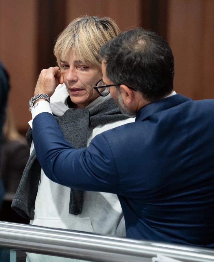  Selma Blair khóc khi xuất hiện tại toà tối 12/10. Ảnh: New York Daily News