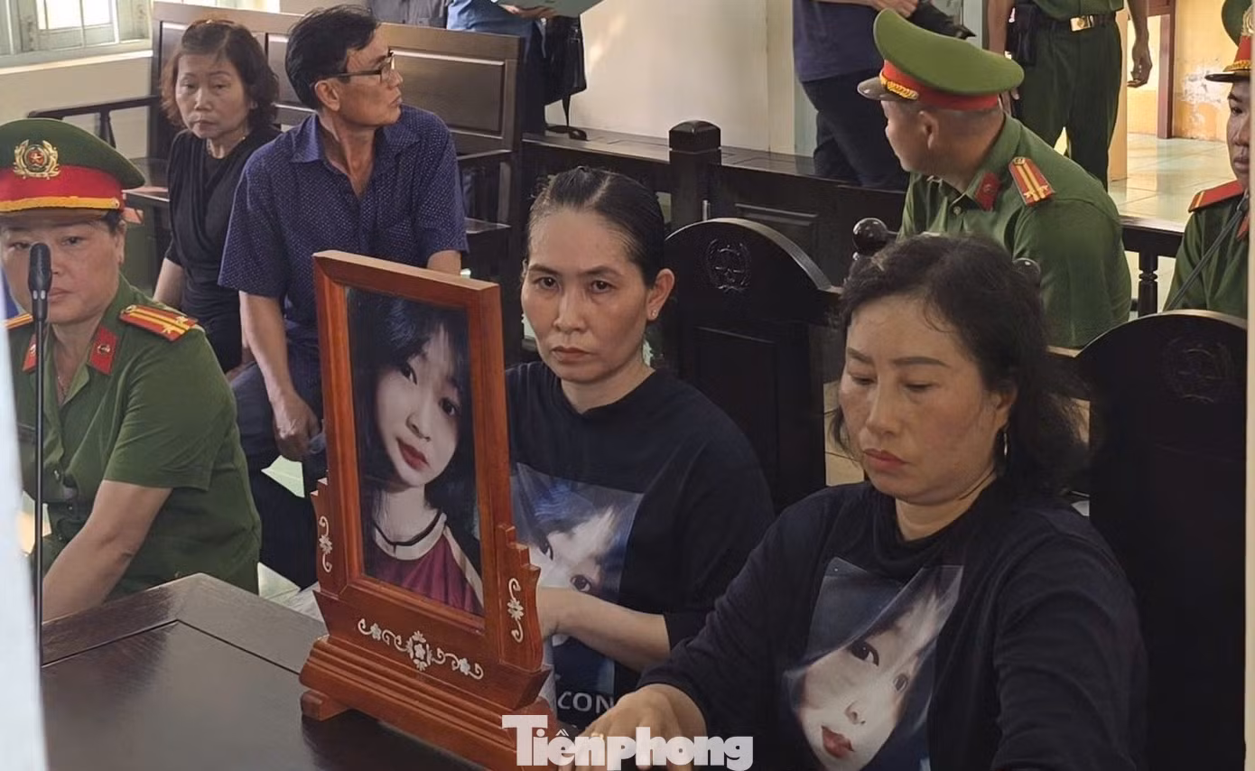 Đại diện gia đình bị hại.