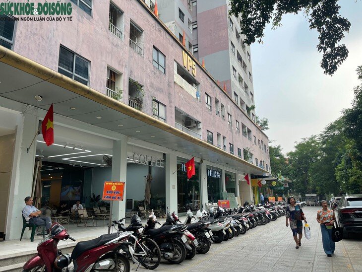 Cư dân chung cư VP5 mong sớm có phương án rõ ràng. Ảnh: Phúc Đức