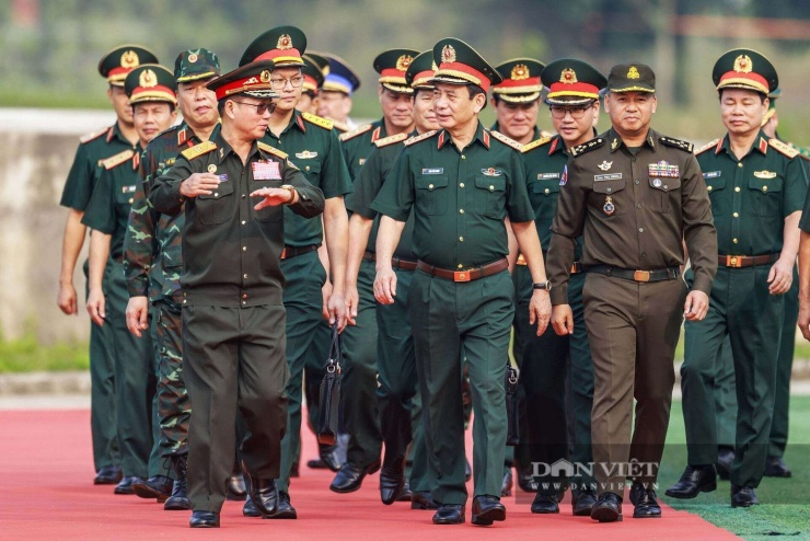 Ngày 14/10, tại Lữ đoàn 249, Binh chủng Công binh, Bộ Quốc phòng Việt Nam tổ chức diễn tập chung phòng thủ dân sự giữa quân đội ba nước Việt Nam - Lào - Campuchia năm 2026, với đề mục “Lực lượng phòng thủ dân sự Quân đội ba nước Việt Nam - Lào - Campuchia phối hợp ứng phó, khắc phục hậu quả siêu bão”.