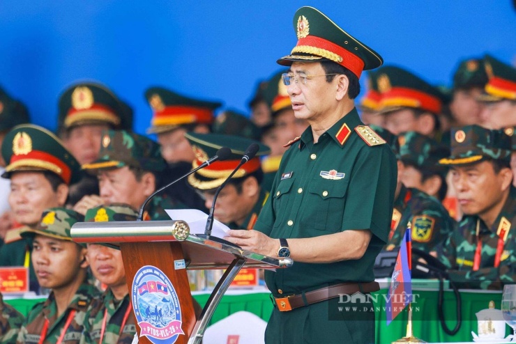 Phát biểu tại sự kiện, Đại tướng Phan Văn Giang nhấn mạnh thế giới và khu vực đang đối mặt với nhiều thách thức ngày càng lớn. Biến đổi khí hậu, thiên tai, dịch bệnh, sự cố và thảm họa môi trường đã trở thành mối quan tâm chung của toàn cầu. Vì vậy, tăng cường năng lực phòng thủ dân sự không chỉ là nhiệm vụ cấp bách của mỗi quốc gia mà còn đóng góp quan trọng vào an ninh chung của khu vực.