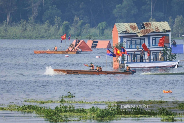 Cuộc diễn tập có quy mô lớn, với hơn 2.200 người cùng hàng trăm phương tiện, trang thiết bị. Các nội dung được triển khai theo 3 vấn đề huấn luyện, gồm ứng phó khẩn cấp với tình huống người dân vùng ngập lụt và triển khai bệnh viện dã chiến; ứng cứu sập đổ công trình; ứng phó sự cố rò rỉ, phát tán hóa chất nguy hiểm.