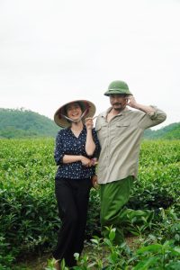 Hình ảnh không có trên phim ‘Căn nhà không mái che’, Duy Hưng nhí nhảnh bên Huyền Lizzie