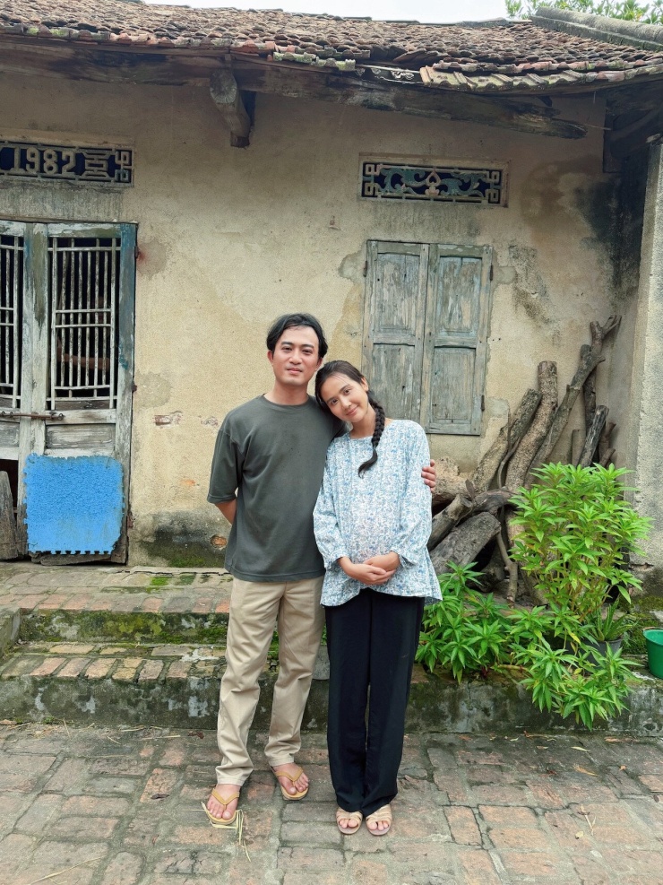 Hình ảnh không có trên phim 'Căn nhà không mái che', Duy Hưng nhí nhảnh bên Huyền Lizzie - 4