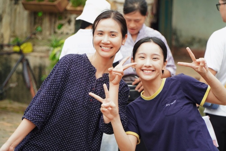 Hình ảnh không có trên phim 'Căn nhà không mái che', Duy Hưng nhí nhảnh bên Huyền Lizzie - 7